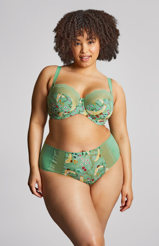 Sculptresse Esme wonderland